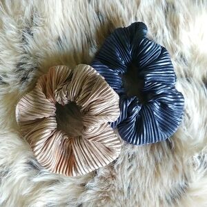 VS Foil Crinkle Scrunchies, 2 Piece Set